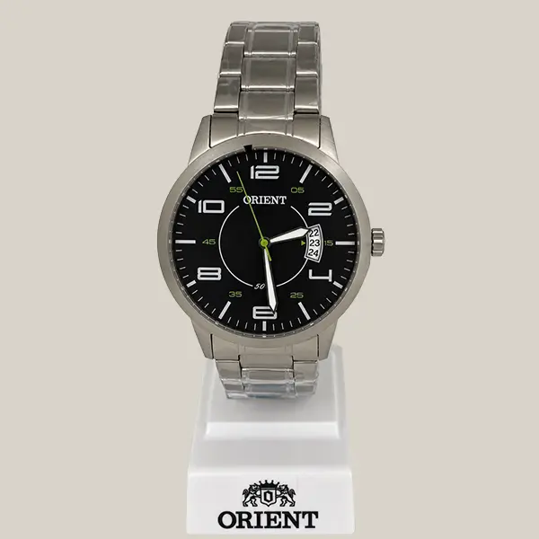 Relógio Orient MBSS1381 P2SX com mostrador preto, detalhes verdes e pulseira prateada